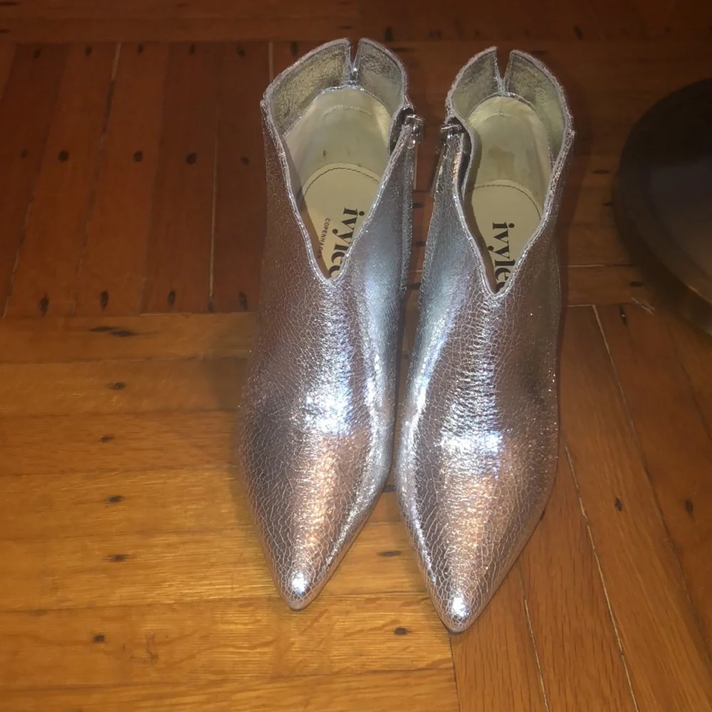NEW IVYLEE COPENHAGEN VIVIAN V-Cut Boots in silver EU 36 US 6 - Picture 4 of 10